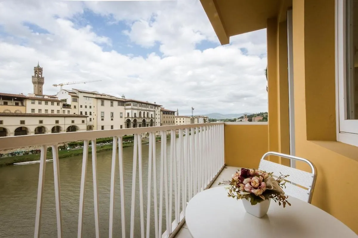 Ponte Vecchio View Open Space Firenze 0*,  Italia